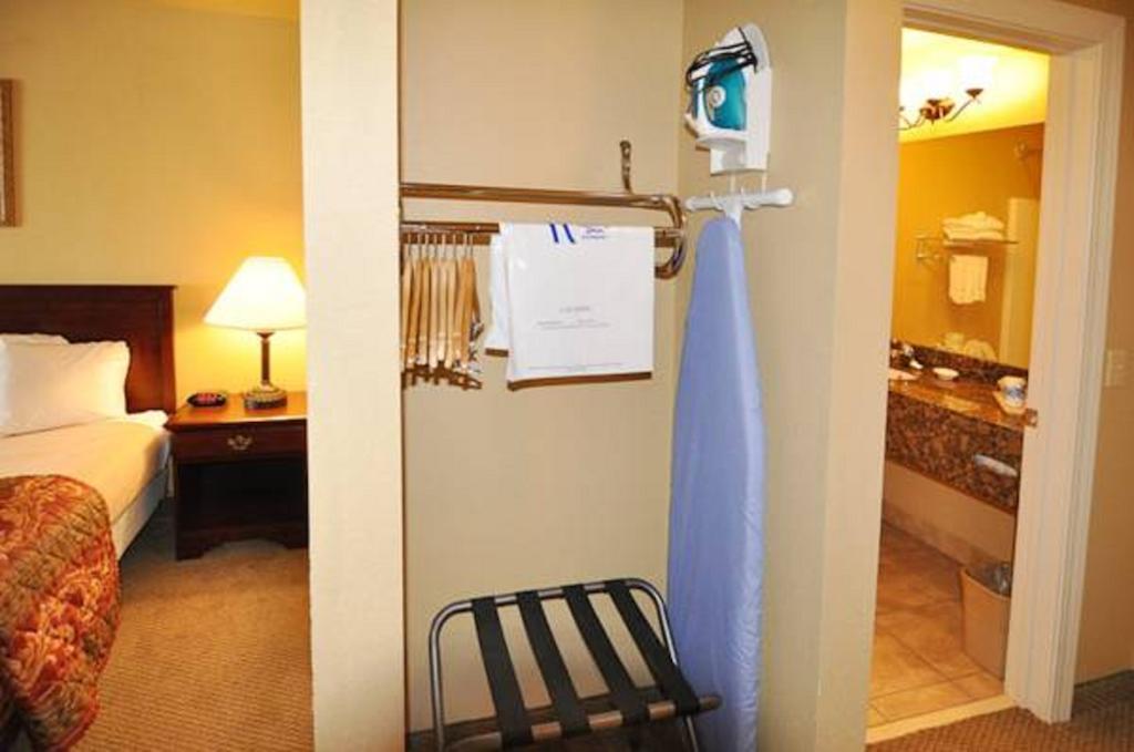 Econo Lodge Inn & Suites Greenbrier 객실 사진
